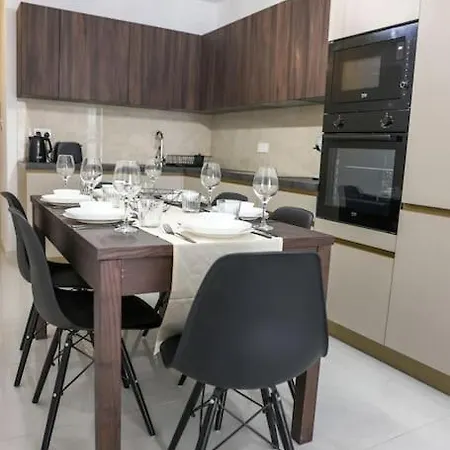 Stylish 2br With Private Terrace In By 360 Estates Appartamento
